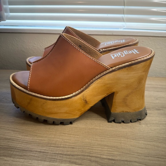 Corkys XOXO Camel Patent Heel